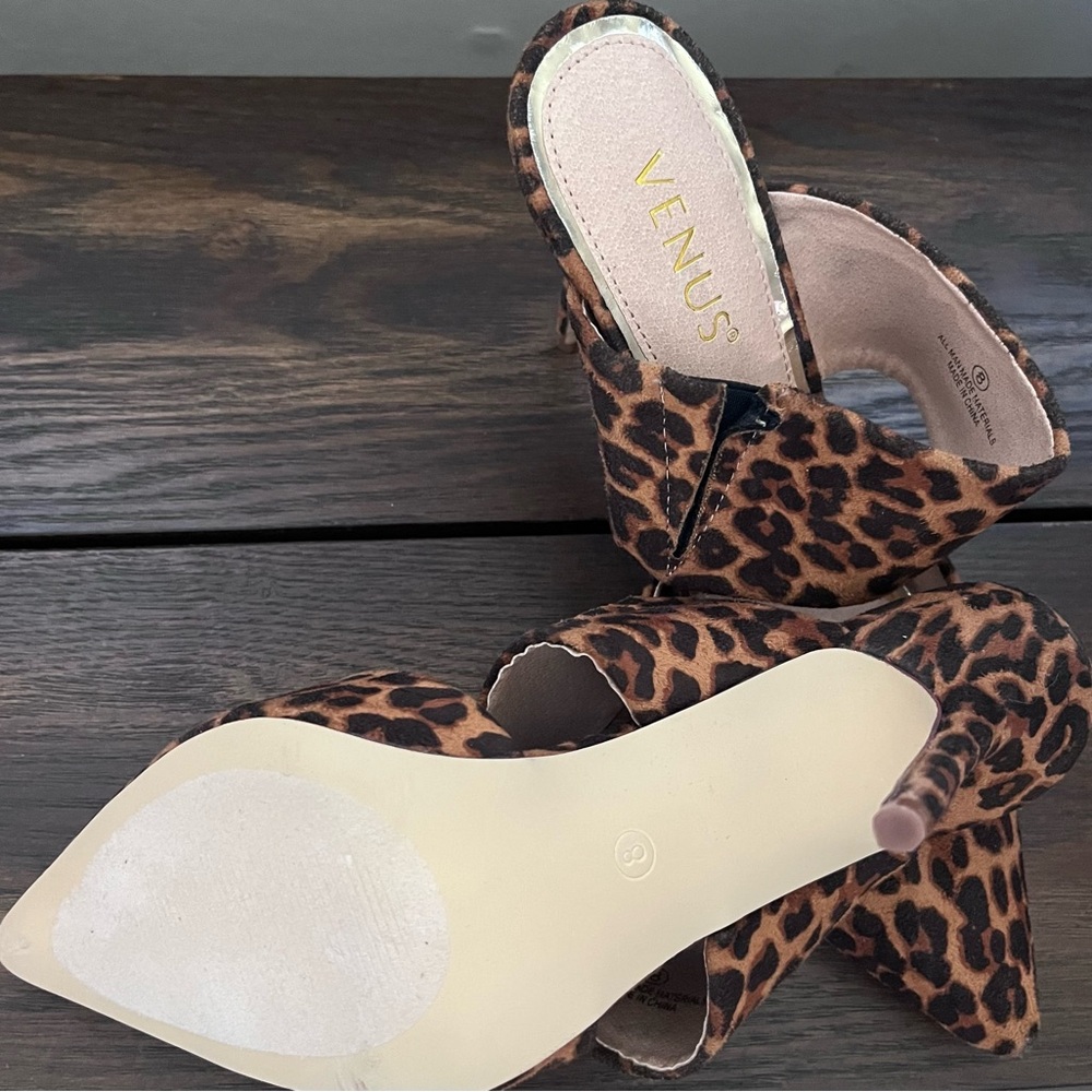 Leporad sling pumps